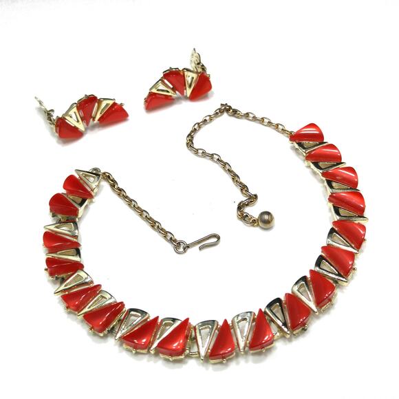 Vintage 1950s Red Thermoset Triangle Necklace & Earrings Jewelry Set - Picture 5 of 10